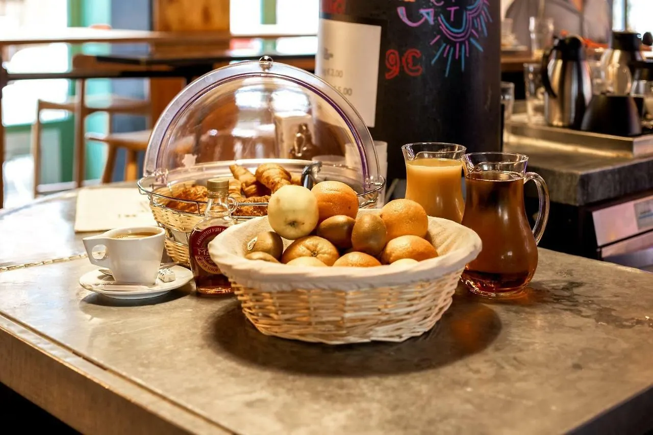 The People - Lille Hostel