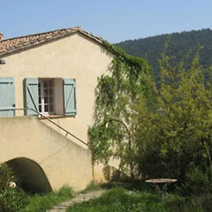 https://domaine-des-fouques.fr-provencehotel.com