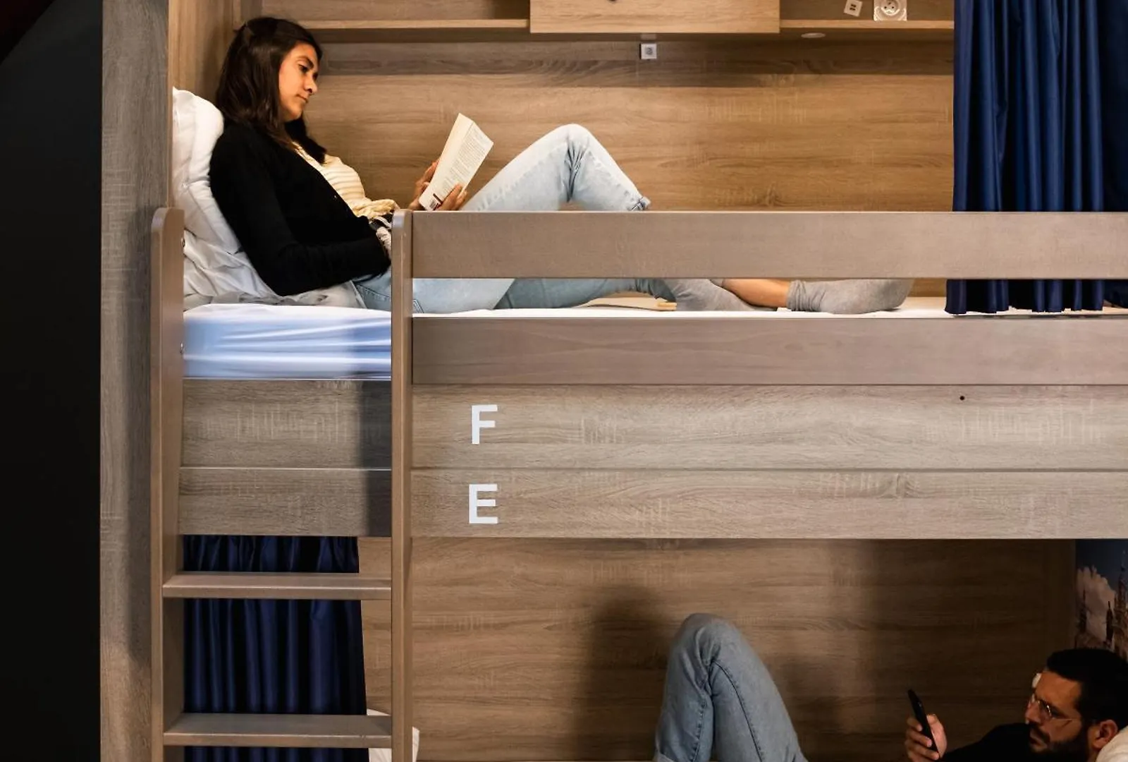 The People - Lille Hostel